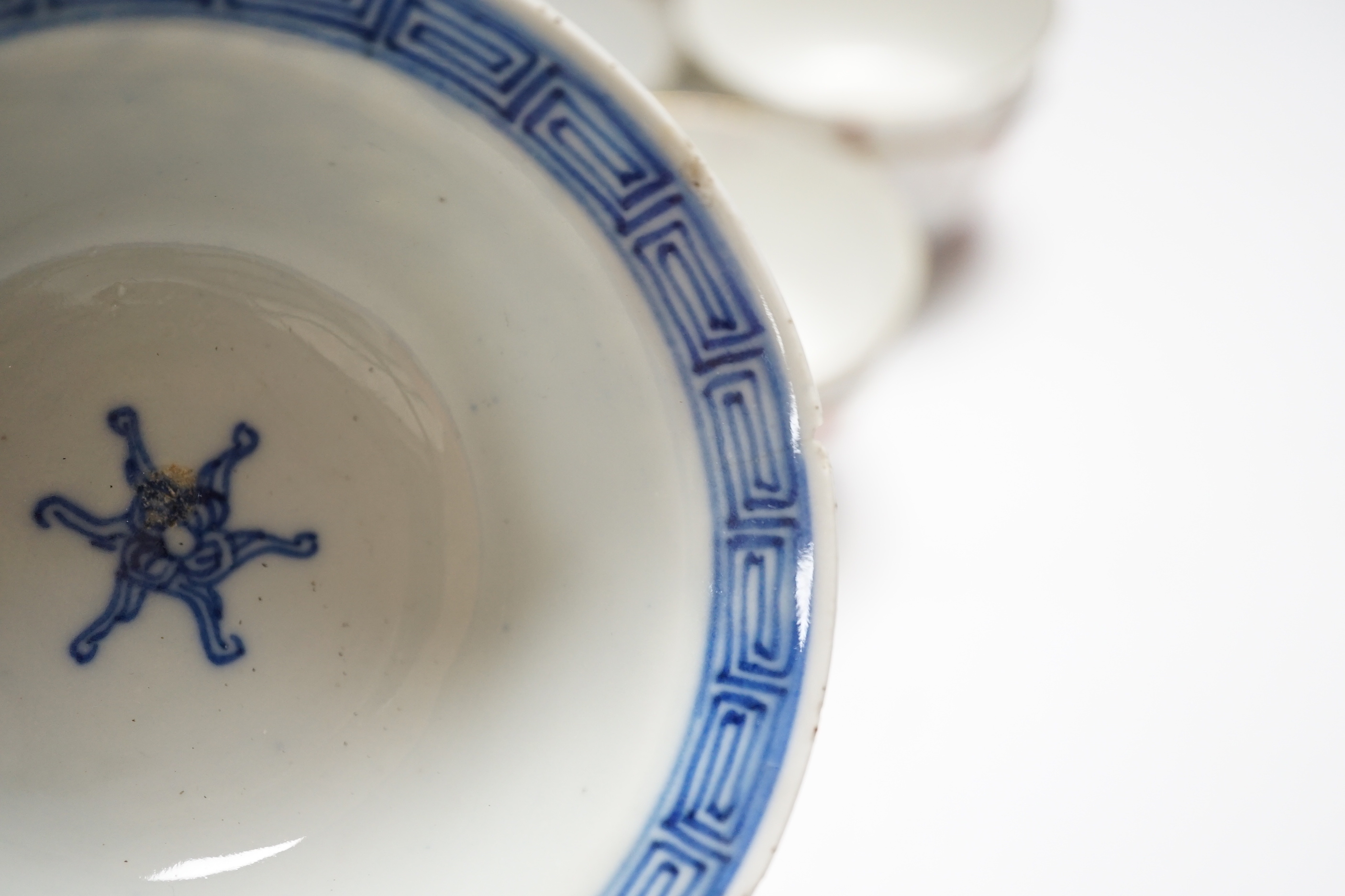 A Group of early 20th century Chinese porcelain tea bowls (16)